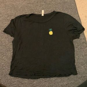 Cropped black shirt with pineapple
